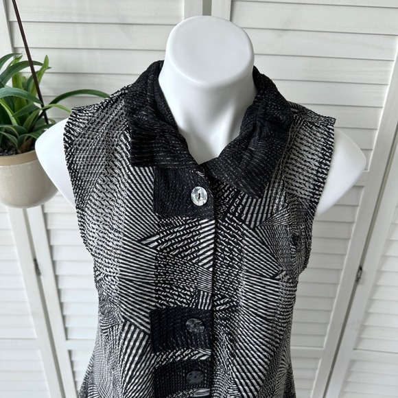 Damee Inc Geometric Tunic Top Button Vest Black White Artsy Lagenlook Size S - Picture 3 of 11